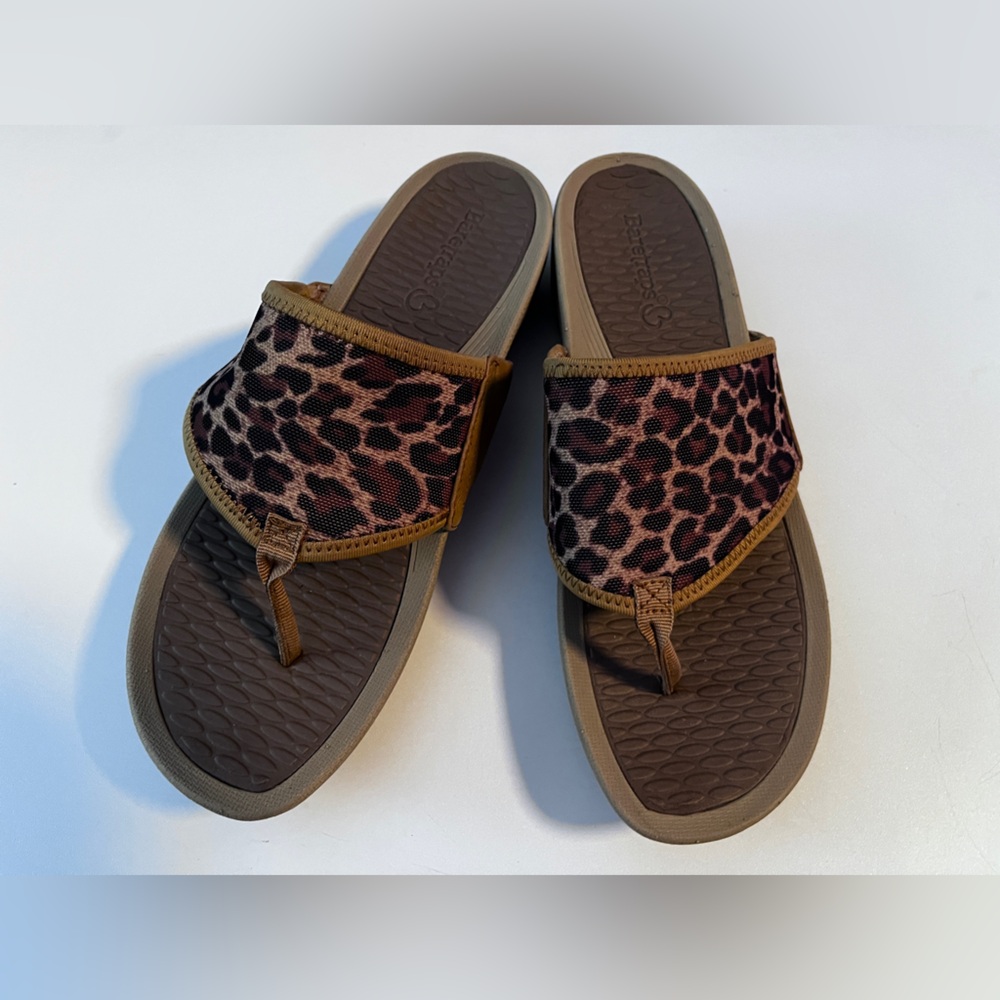 Bear traps Size 9 Leopard Print Slide Sandals. 1 1/2” wedge